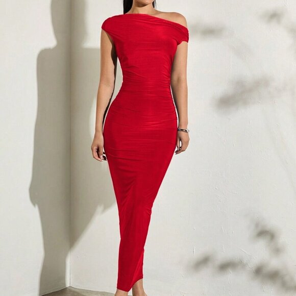 Red Elegant Women's Asymmetric Oblique-Shoulder Ruffled Tight-Fitting Maxi Dress - Picture 1 of 7